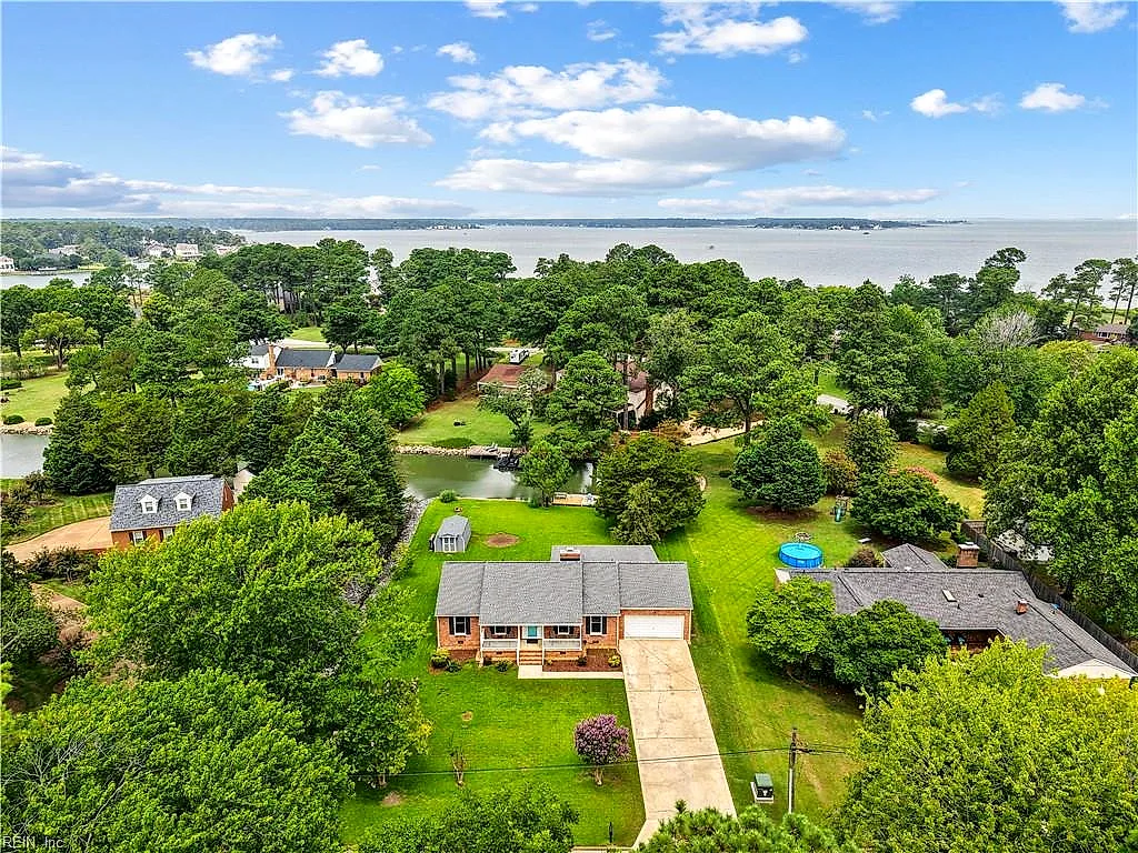 6 Twin Creek RD, POQUOSON VA 23662