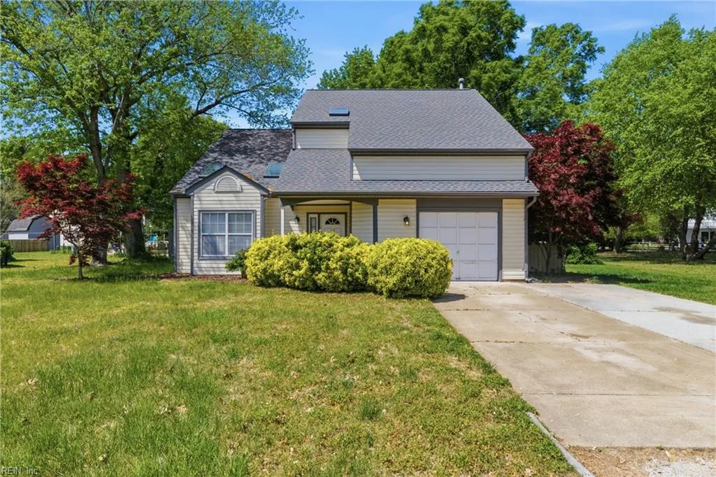 304 Susan Newton LN, YORKTOWN VA 23693