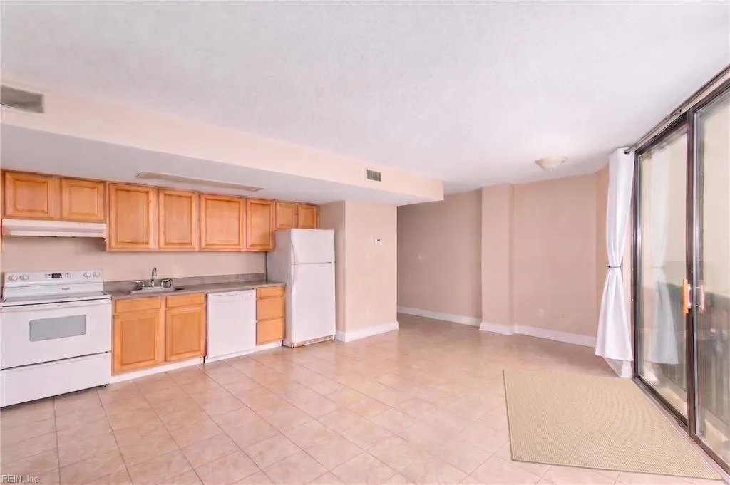 1222 E Ocean View Ave #306, Norfolk — photo