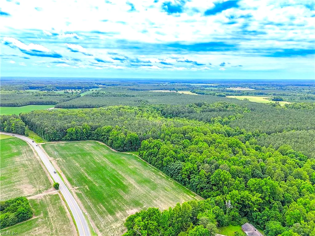 47 Ac Colonial Trl W, Spring Grove — photo