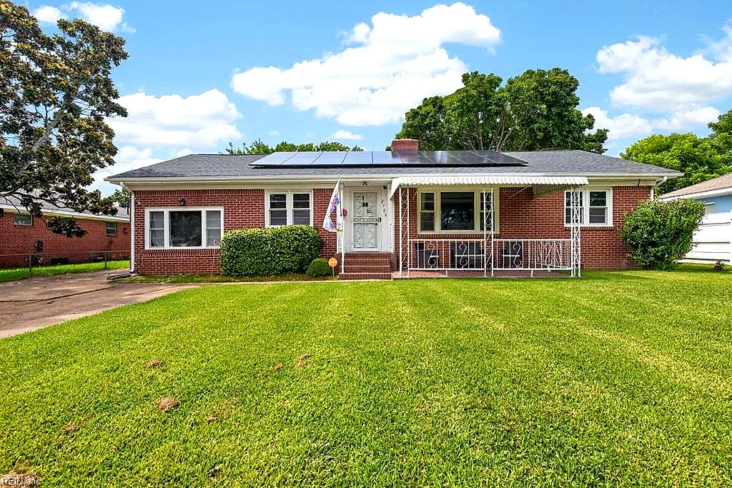 2708 Heutte DR, NORFOLK VA 23518