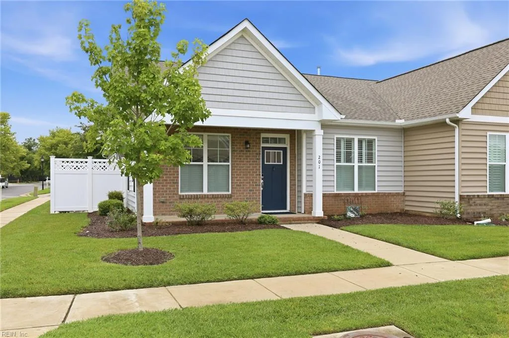 201 Cathedral ST, SMITHFIELD VA 23430