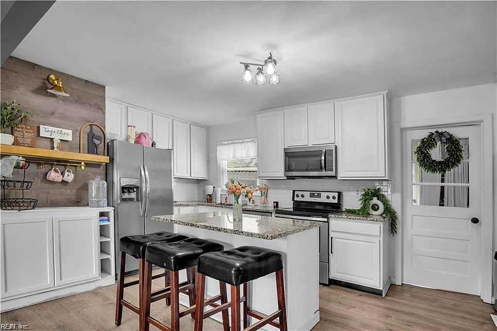 421 Plummer DR, CHESAPEAKE VA 23323