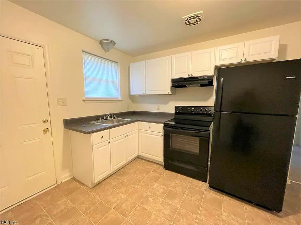 2018 Pond Ln, Chesapeake — photo