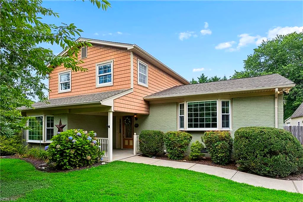 100 Cardinal LN, YORKTOWN VA 23693