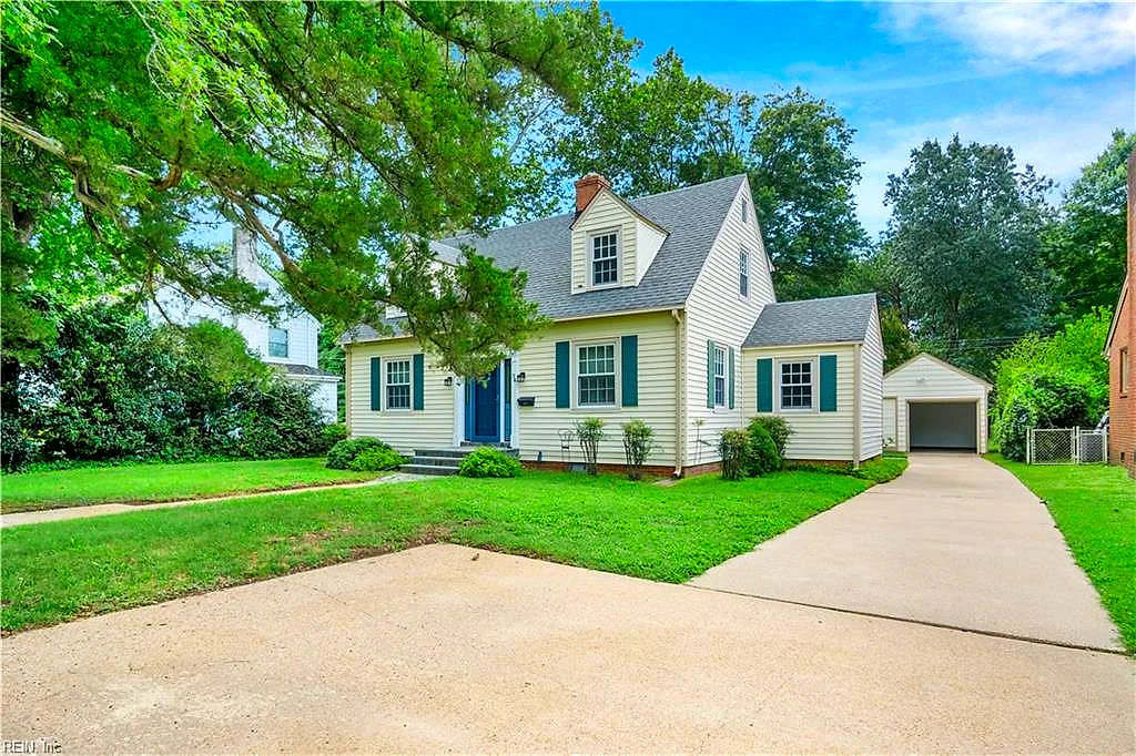 34 Elm AVE, NEWPORT NEWS VA 23601