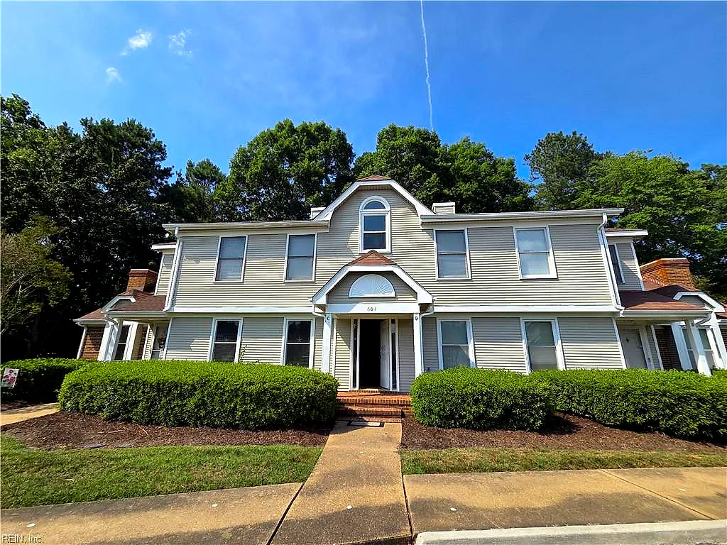 601 Bridge XING #D, YORKTOWN VA 23692