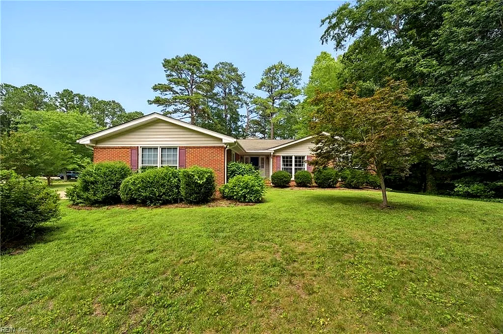 404 W Woodland DR, YORKTOWN VA 23692