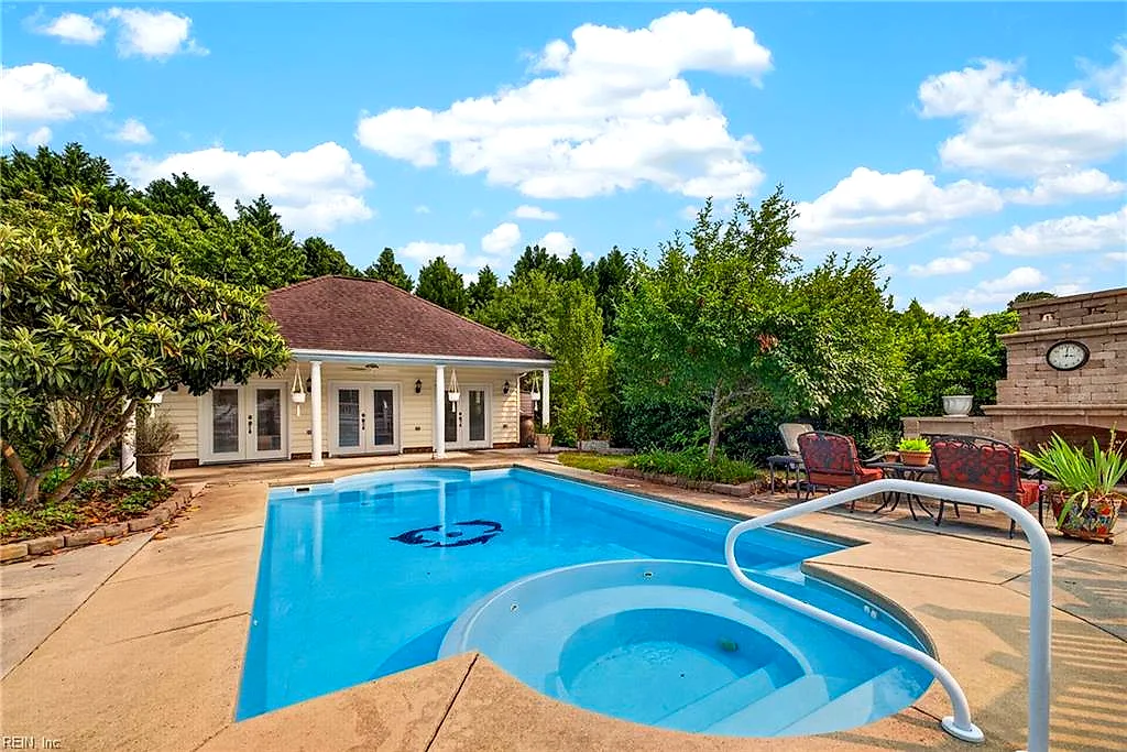 1864 Mayberry DR, VIRGINIA BEACH VA 23456