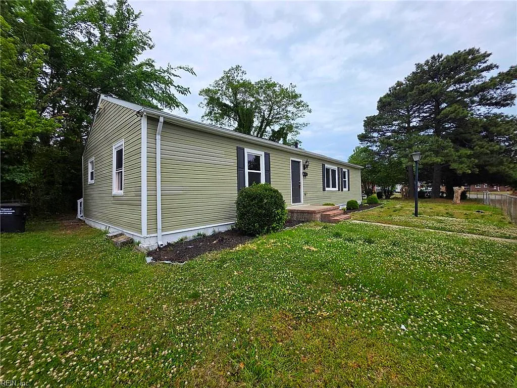 2 Carver Cir, Portsmouth — photo