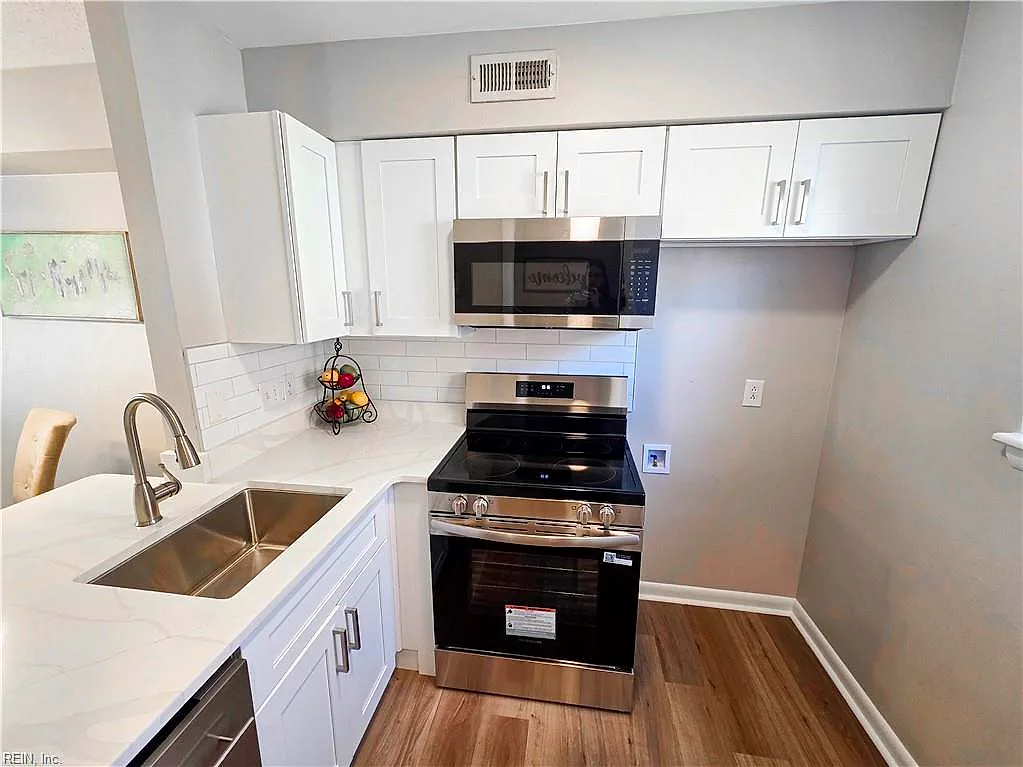 1268 Little Bay Ave #12, Norfolk — photo