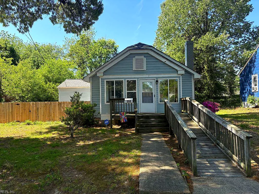 233 Pine AVE, NEWPORT NEWS VA 23607