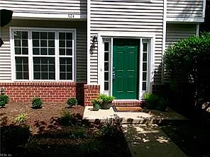 824 Oak Springs CT, NEWPORT NEWS VA 23602
