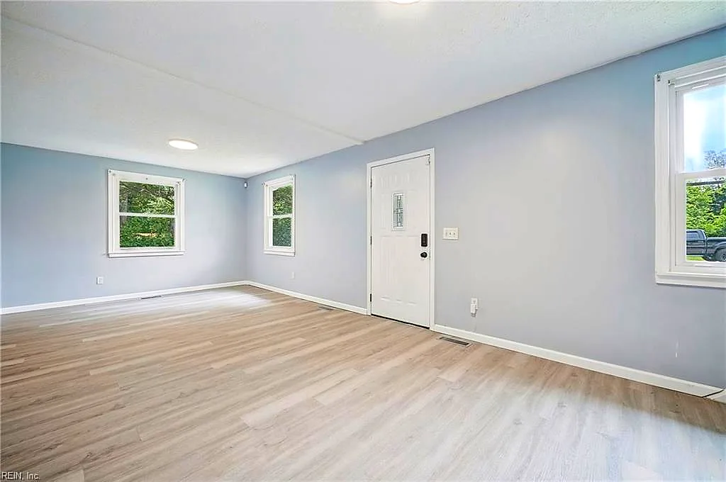 19 E Lamington Rd, Hampton — photo