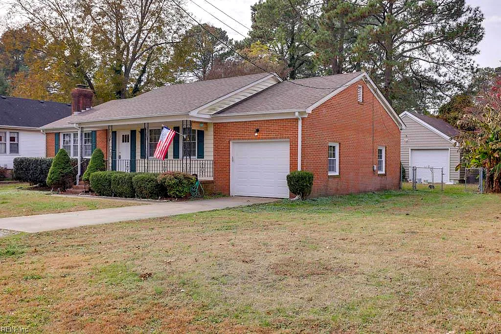 1403 Hawthorne DR