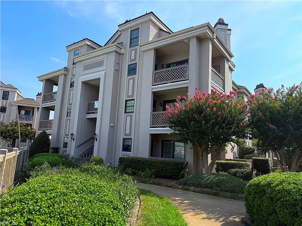 411 Harbour PT #102, VIRGINIA BEACH VA 23451
