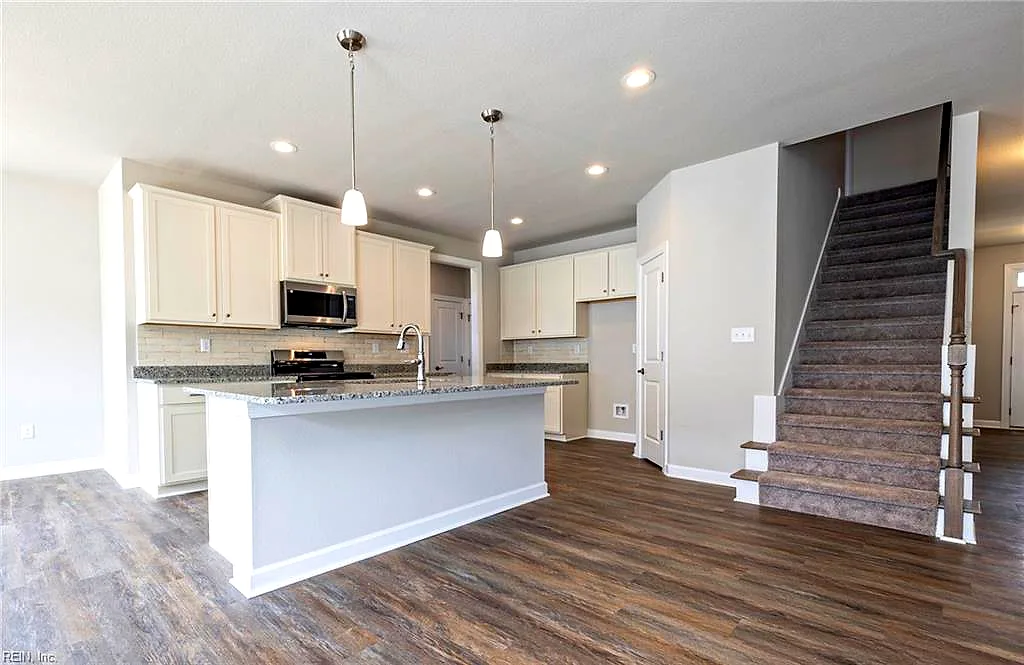 311 Station Dr, Suffolk — photo