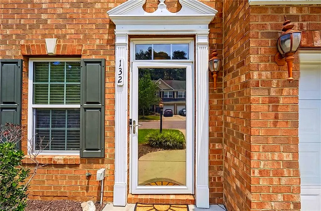 132 Brock St, Yorktown — photo