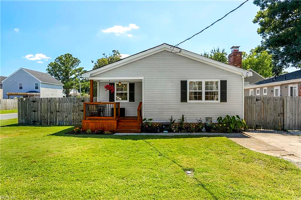 1941 Lockard AVE, CHESAPEAKE VA 23320