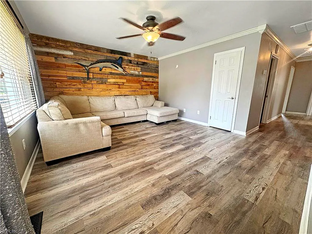 823 Headrow Ter, Hampton — photo