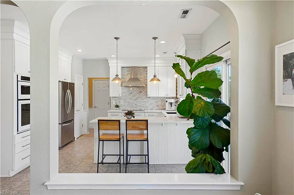 5049 Ocean Way, Norfolk — photo