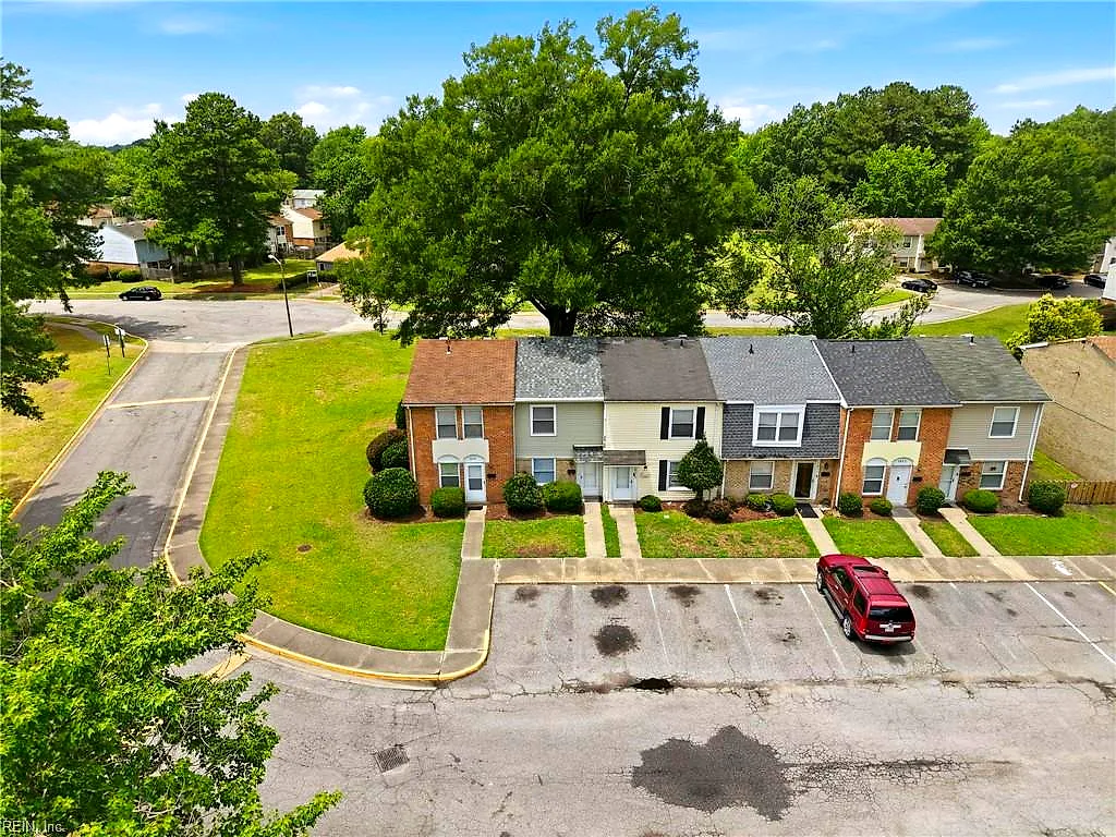 1677 Darren Cir, Portsmouth — photo