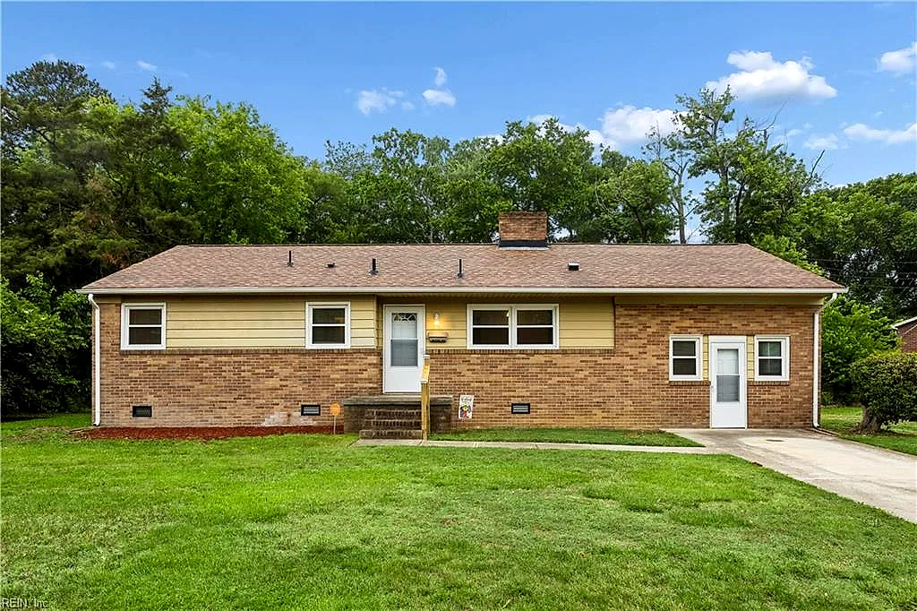 1 Westbrook DR, HAMPTON VA 23666