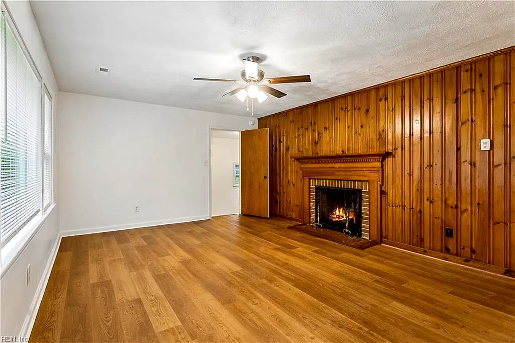 1 Westbrook Dr, Hampton — photo