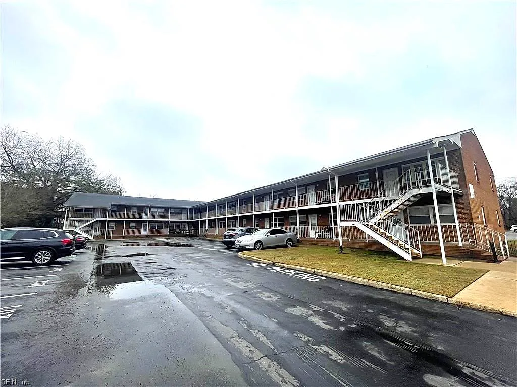 719 Marvin Ave #105, Norfolk — photo