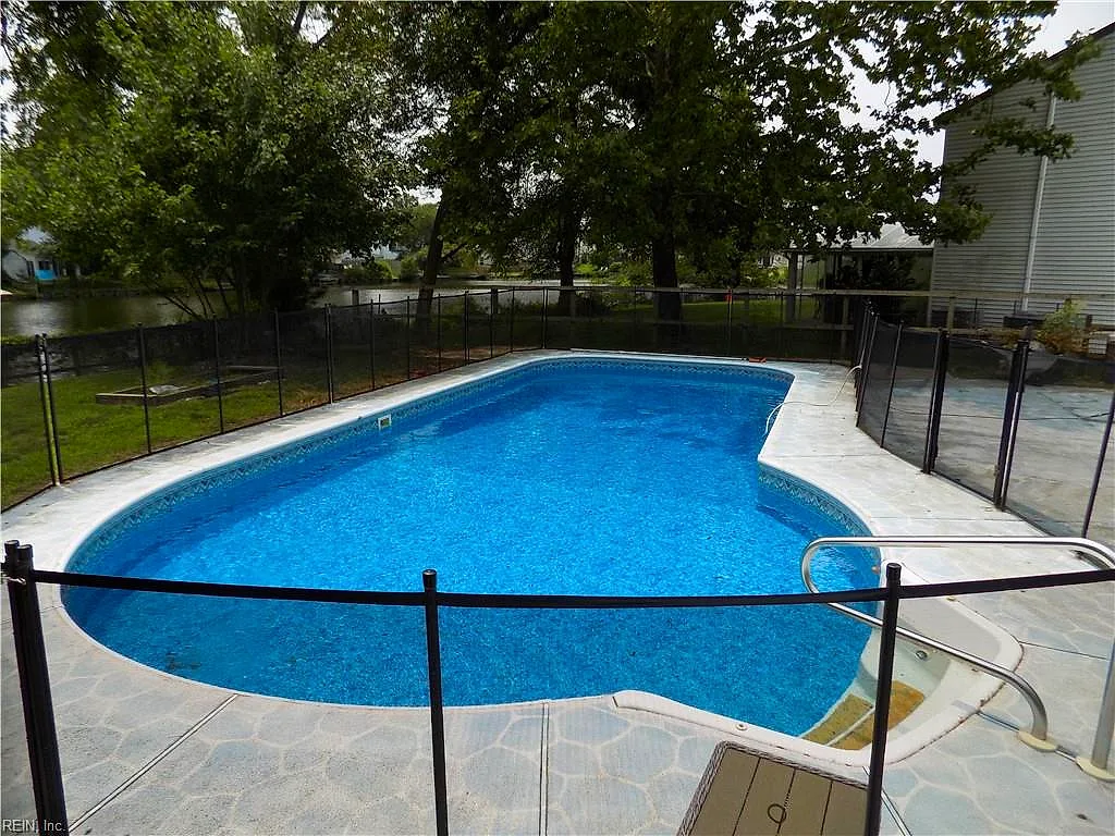 1664 Allman Ct, Virginia Beach — photo