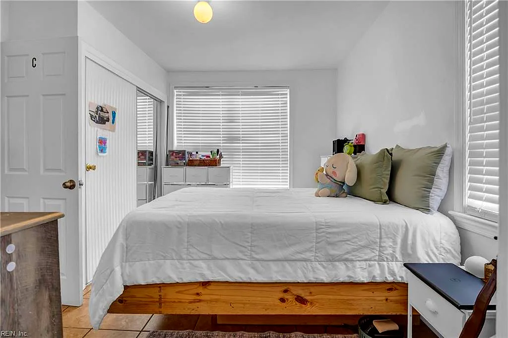 1027 Winward Rd, Norfolk — photo