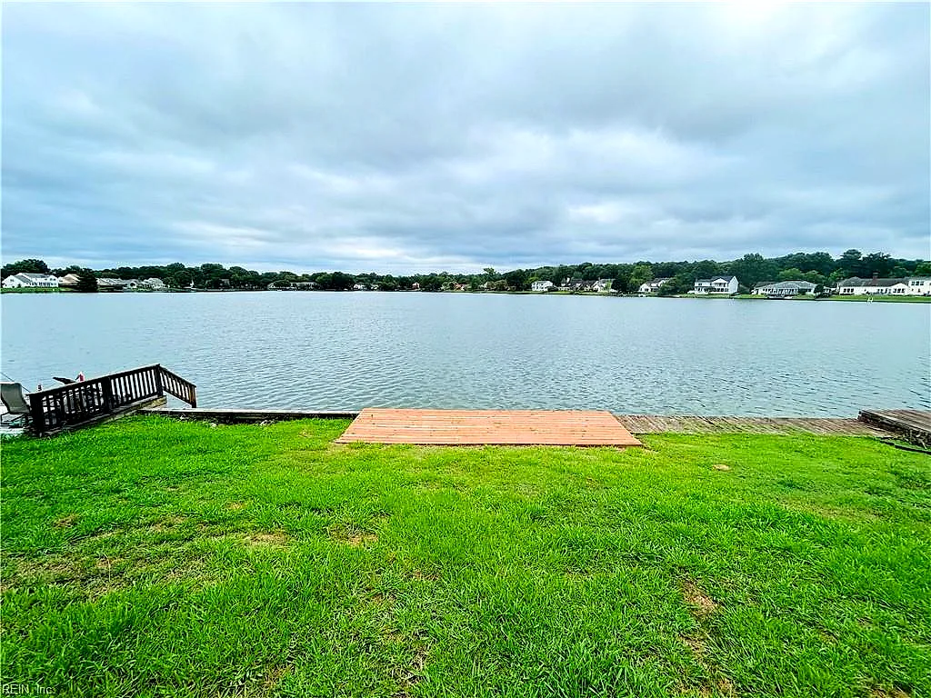 1823 Volvo Pkwy Pw, Chesapeake — photo