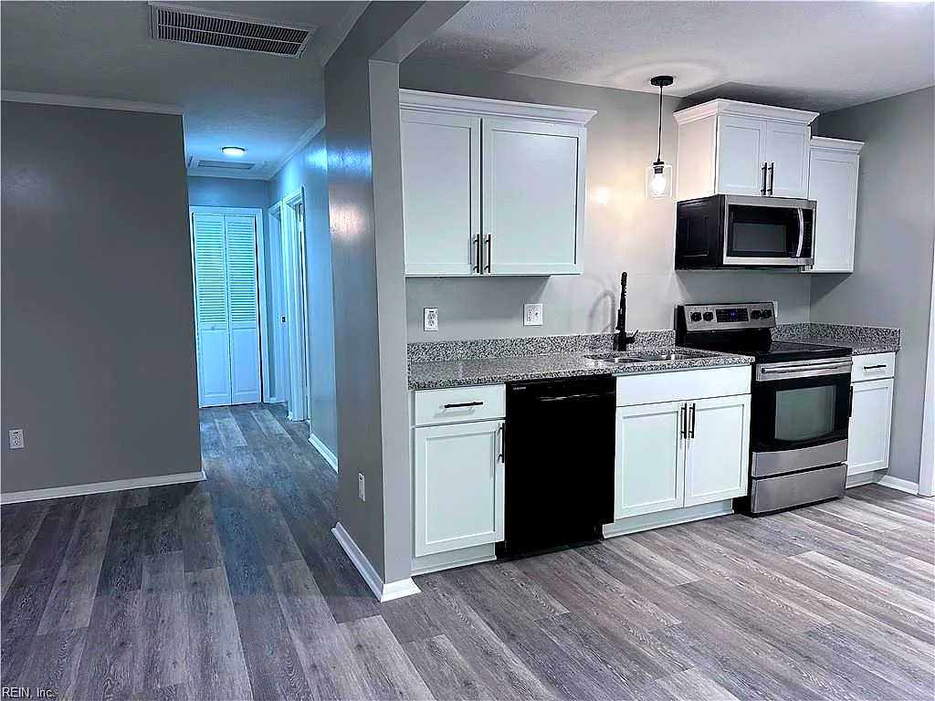 617 Renn Rd, Hampton — photo