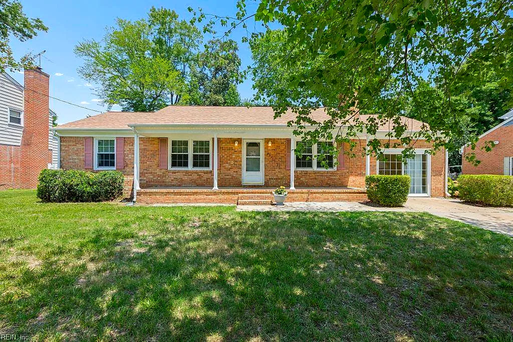 934 Moyer RD, NEWPORT NEWS VA 23608