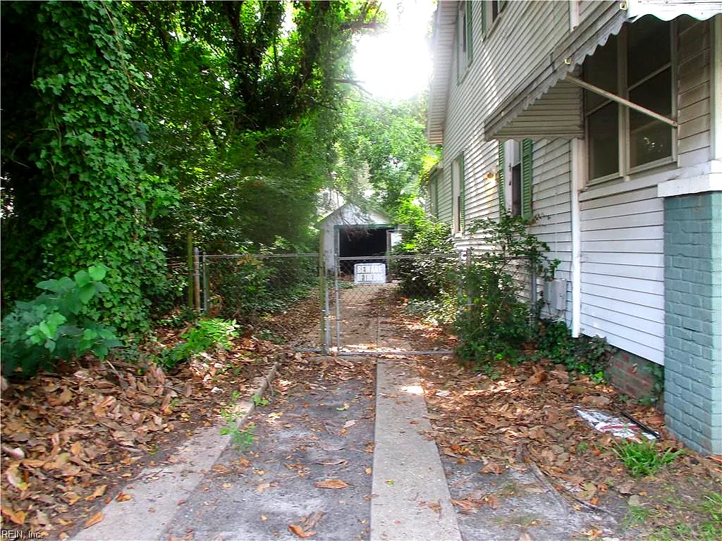 2104 Elm Ave, Portsmouth — photo