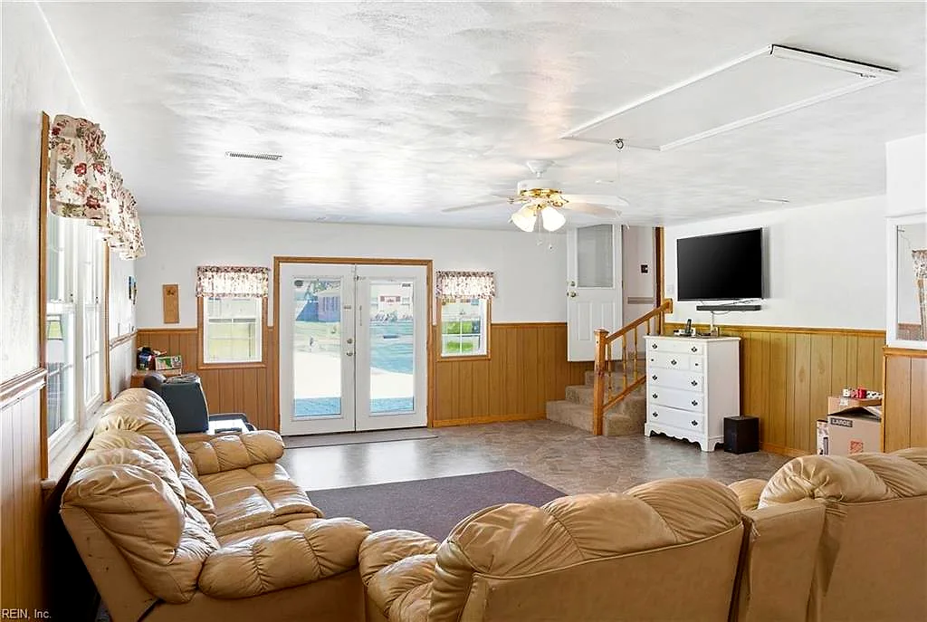 229 Newtown Rd S, Norfolk — photo