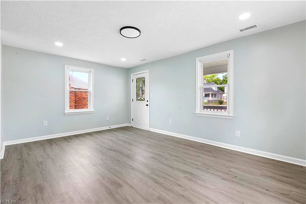 1418 Victoria Blvd, Hampton — photo