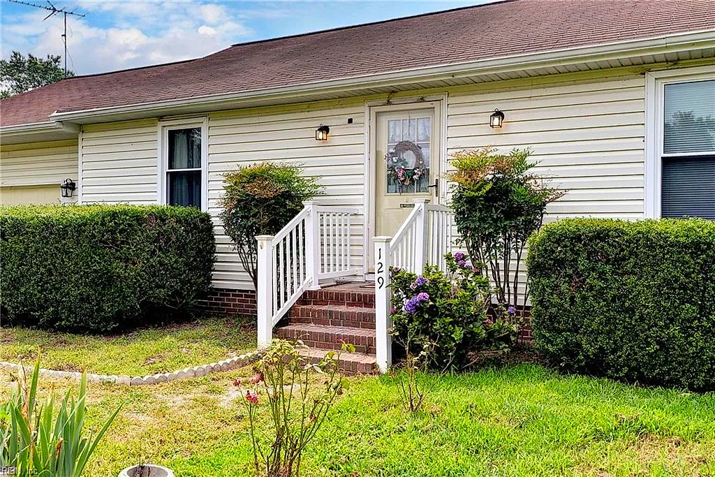 129 Mirror Lake Dr, Williamsburg — photo