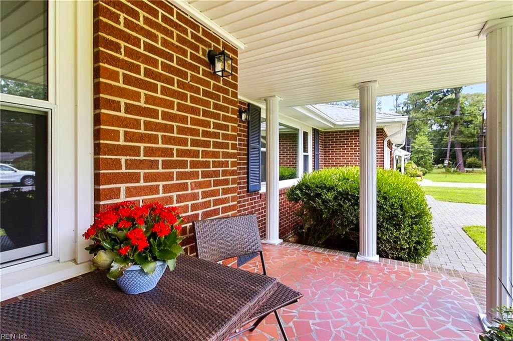 208 Woodford Dr, Chesapeake — photo