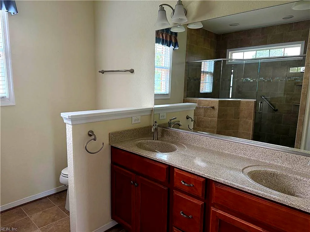 526 Strathmore Ln, Chesapeake — photo
