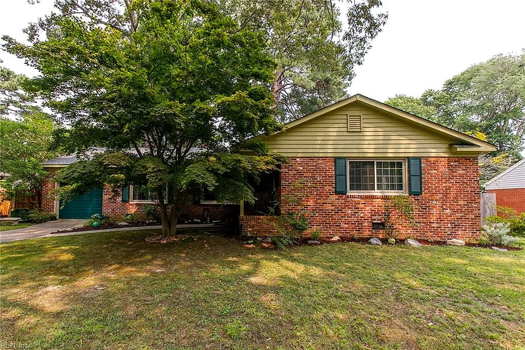 5 Barbour DR, NEWPORT NEWS VA 23606