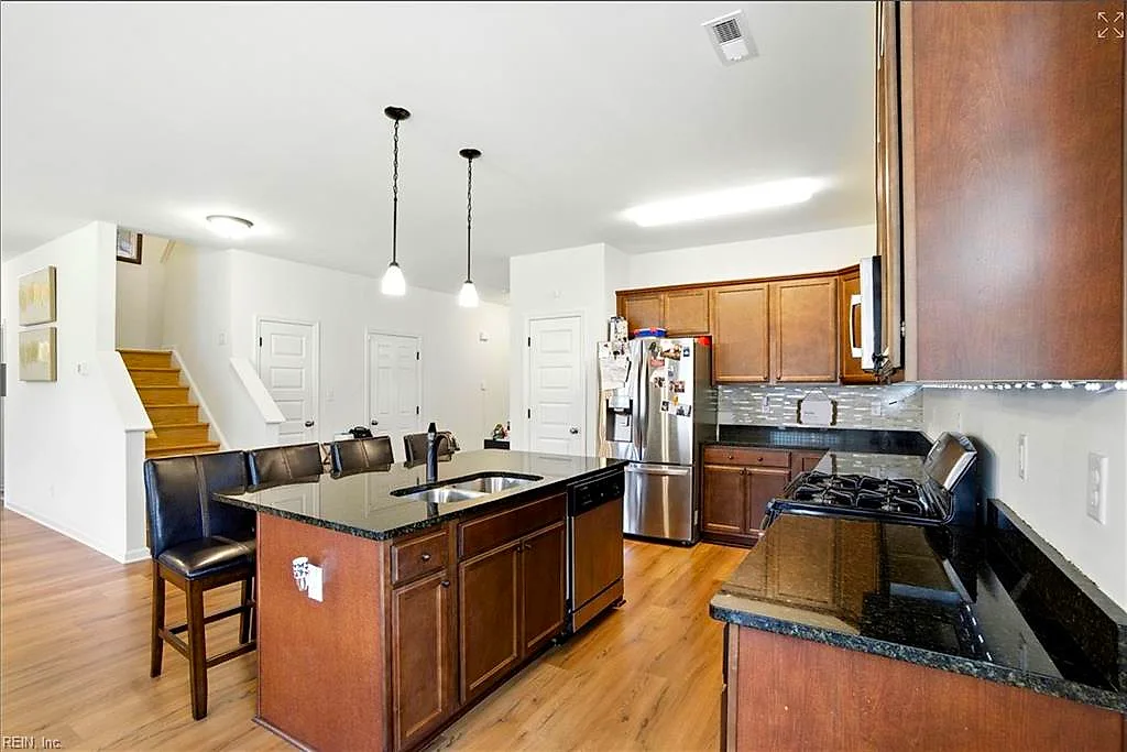 121 Meadows Landing LN, SUFFOLK VA 23434