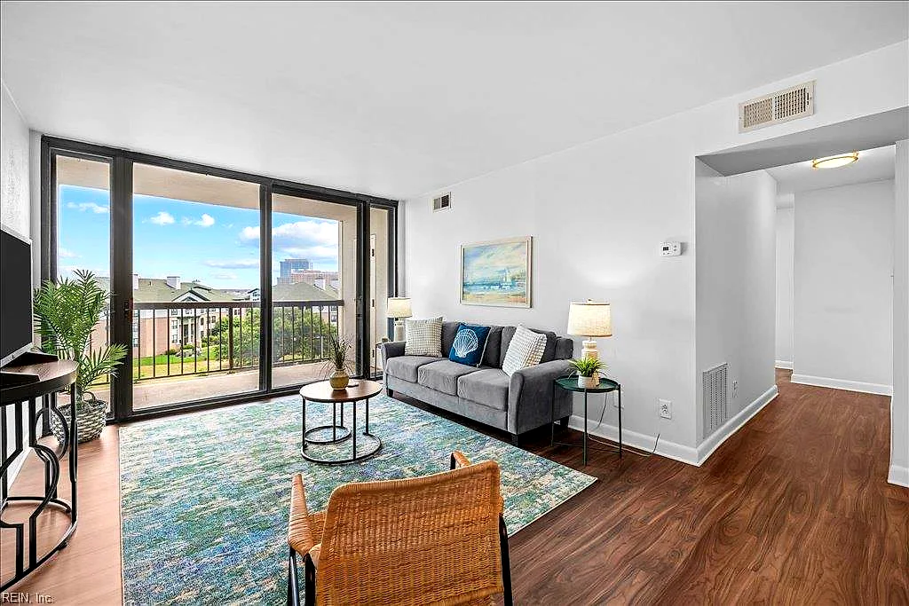 3288 Page Ave #513, Virginia Beach — photo