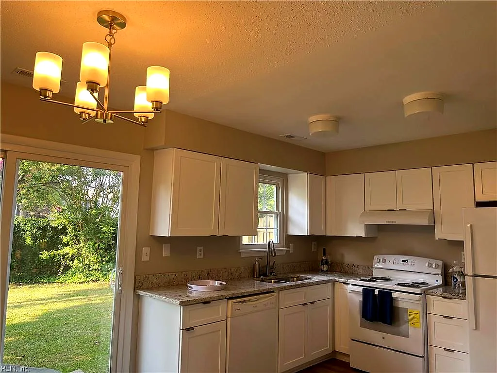 727 Spence Cir, Virginia Beach — photo
