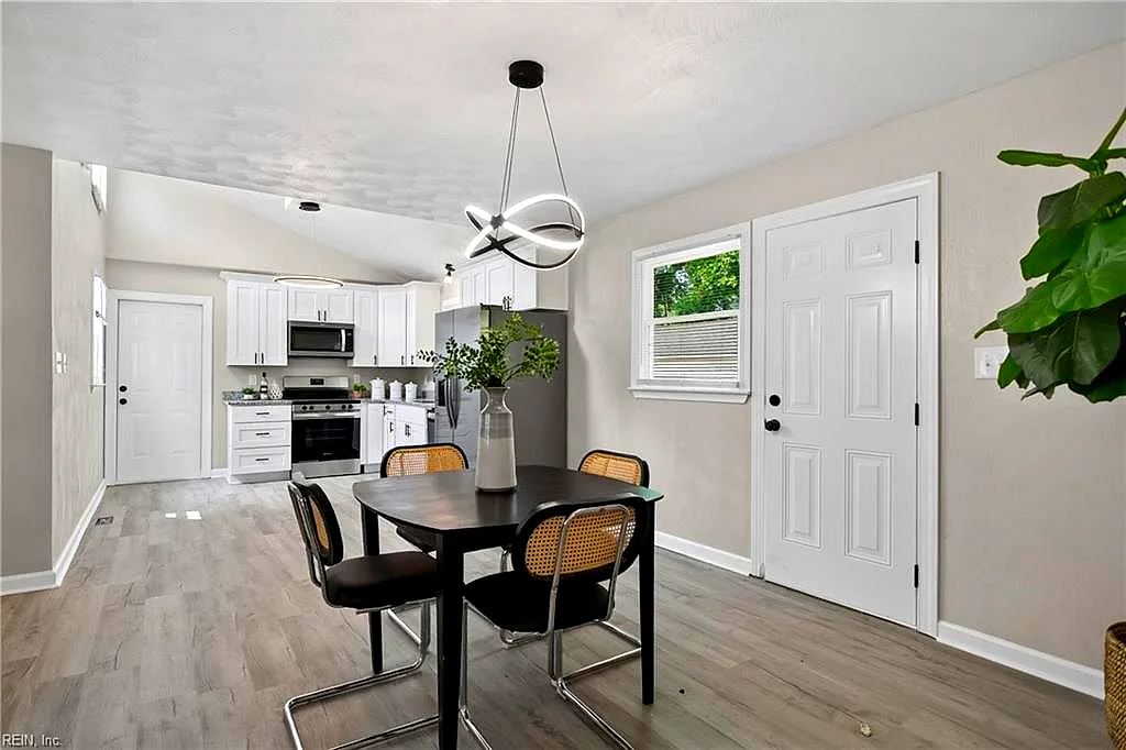 212 Woodbury Forrest Dr, Hampton — photo