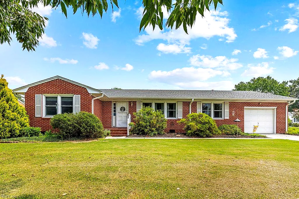740 Rebecca St, Franklin — photo