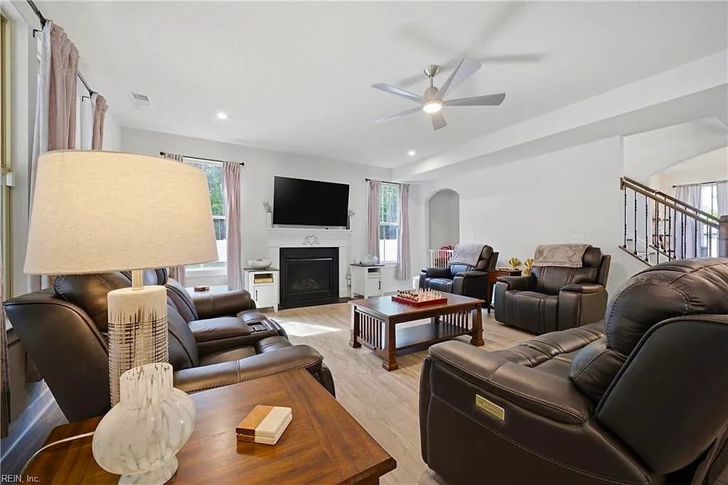 141 Declaration Ln, Suffolk — photo