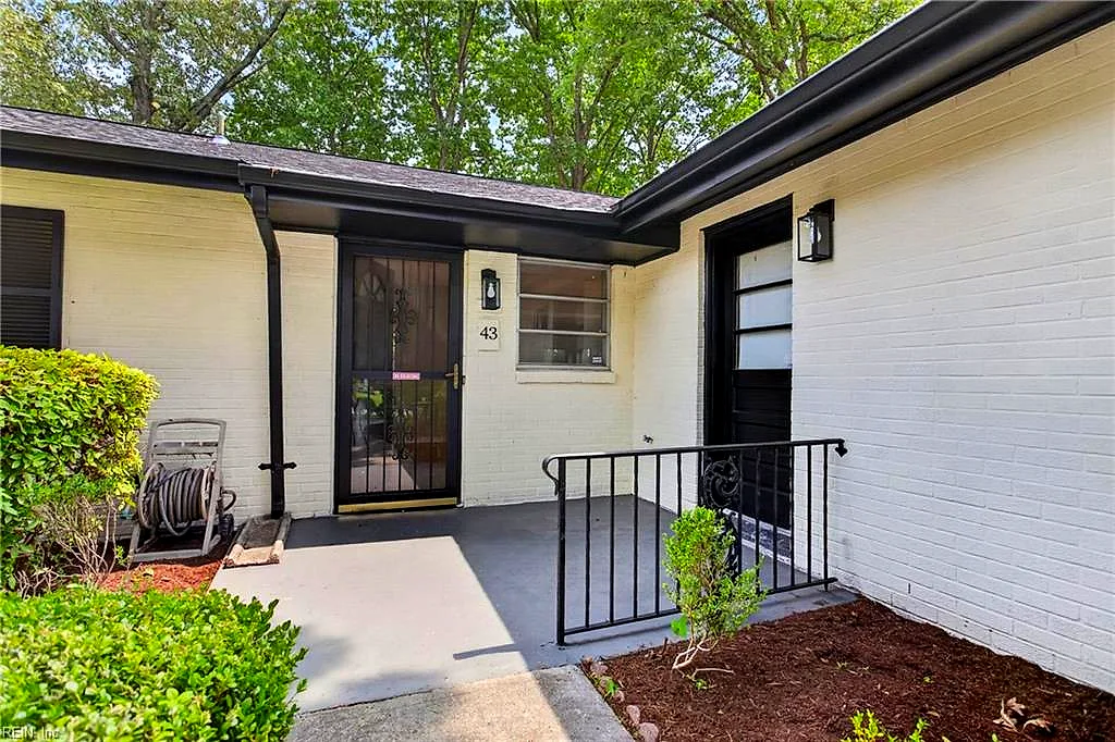 43 Azalea Dr, Hampton — photo