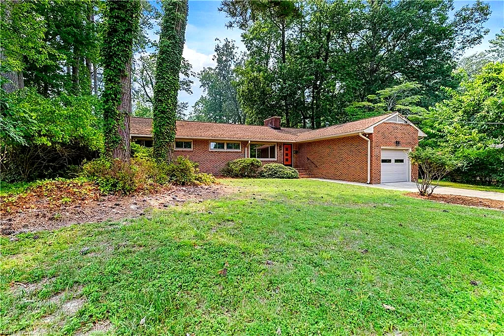 5 Draper LN, NEWPORT NEWS VA 23606