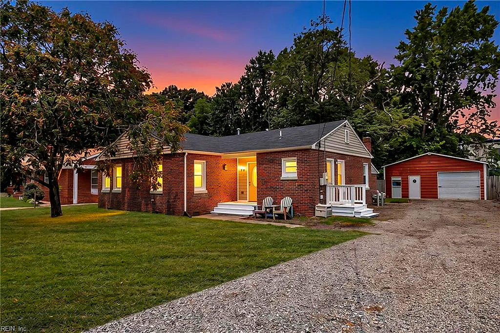 104 Oak ST, YORKTOWN VA 23693